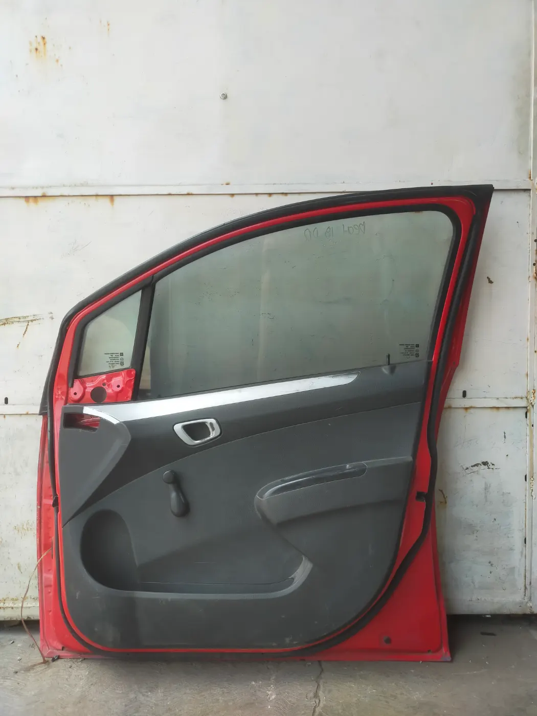 PUERTA DELANTERA DERECHO CHEVROLET BEAT 14-21. Fotografía 1