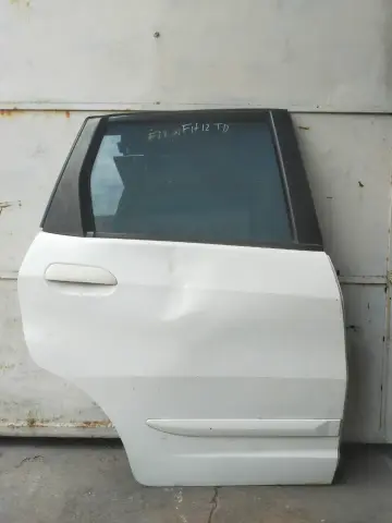 PUERTA TRASERA DERECHO HONDA FIT 09-14 usada original