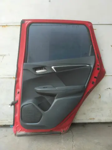 PUERTA TRASERA DERECHO HONDA FIT 15-20 usada original