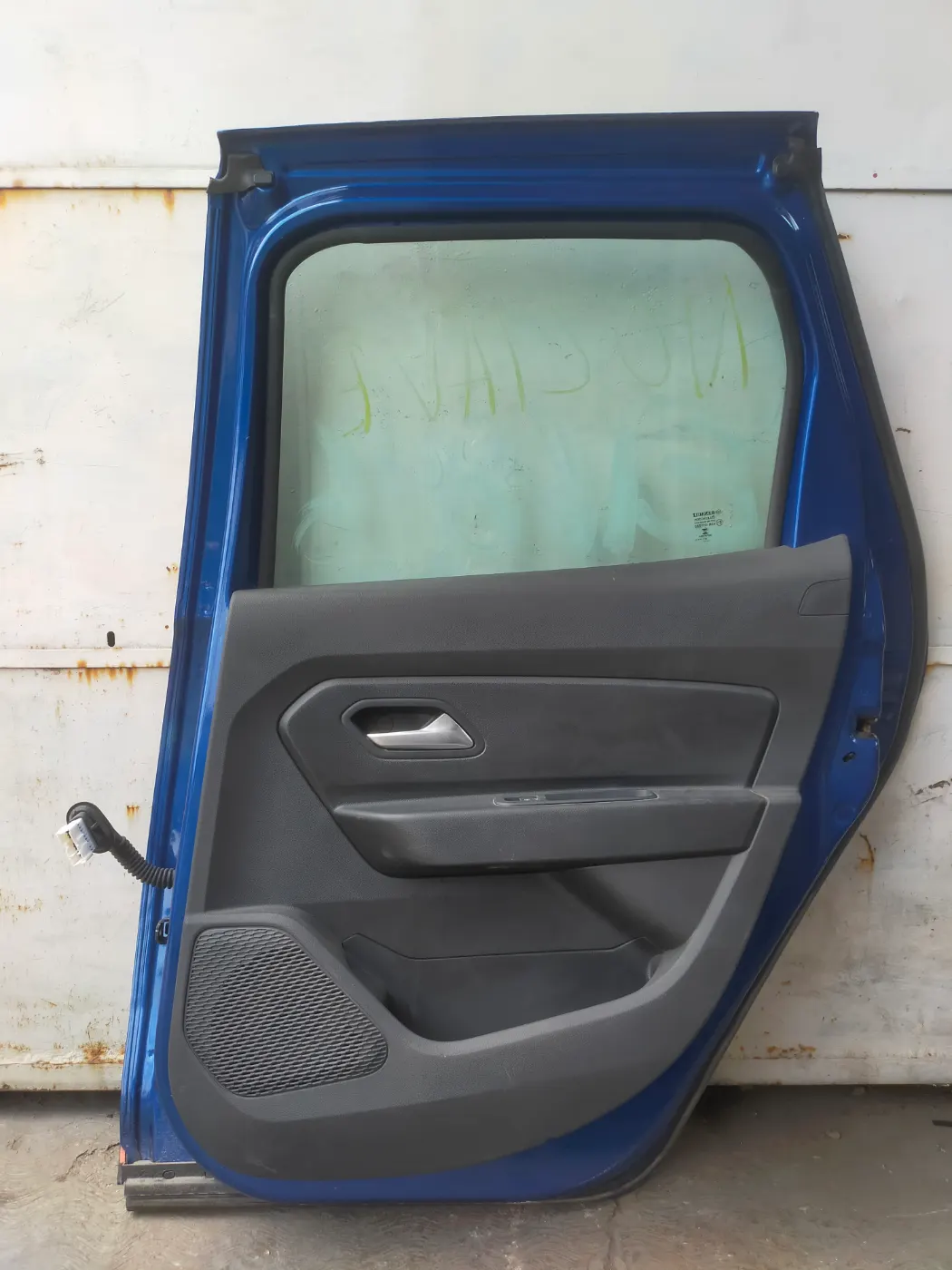 PUERTA TRASERA DERECHO RENAULT DUSTER 21-24. Fotografía 1