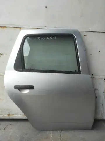 PUERTA TRASERA DERECHO RENAULT DUSTER 10-17 usada original