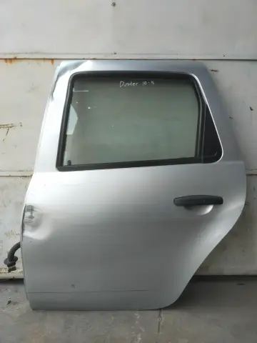 PUERTA TRASERA IZQUIERDO RENAULT DUSTER 10-17 usada original