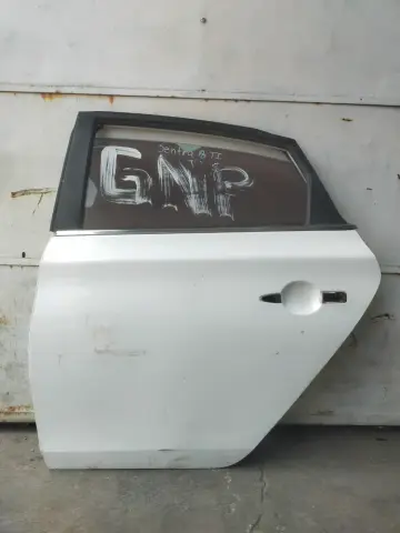 PUERTA TRASERA IZQUIERDO NISSAN SENTRA 13-19