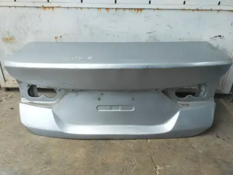 CAJUELA TRASERO HONDA CITY 18-20 usada original