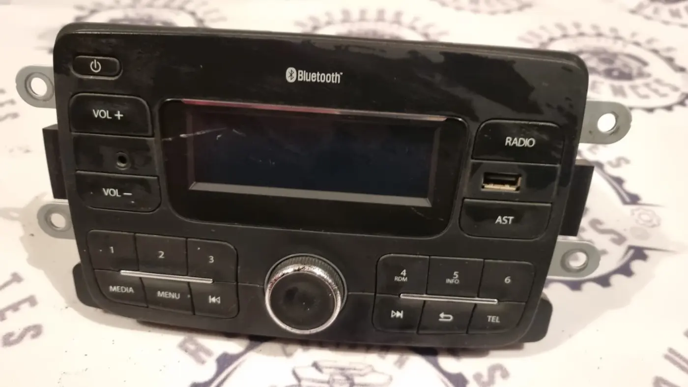 ESTEREO DELANTERO RENAULT SANDERO 16-20. Fotografía 1