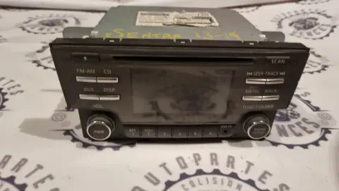 ESTEREO DELANTERO NISSAN SENTRA 13-16 usada original