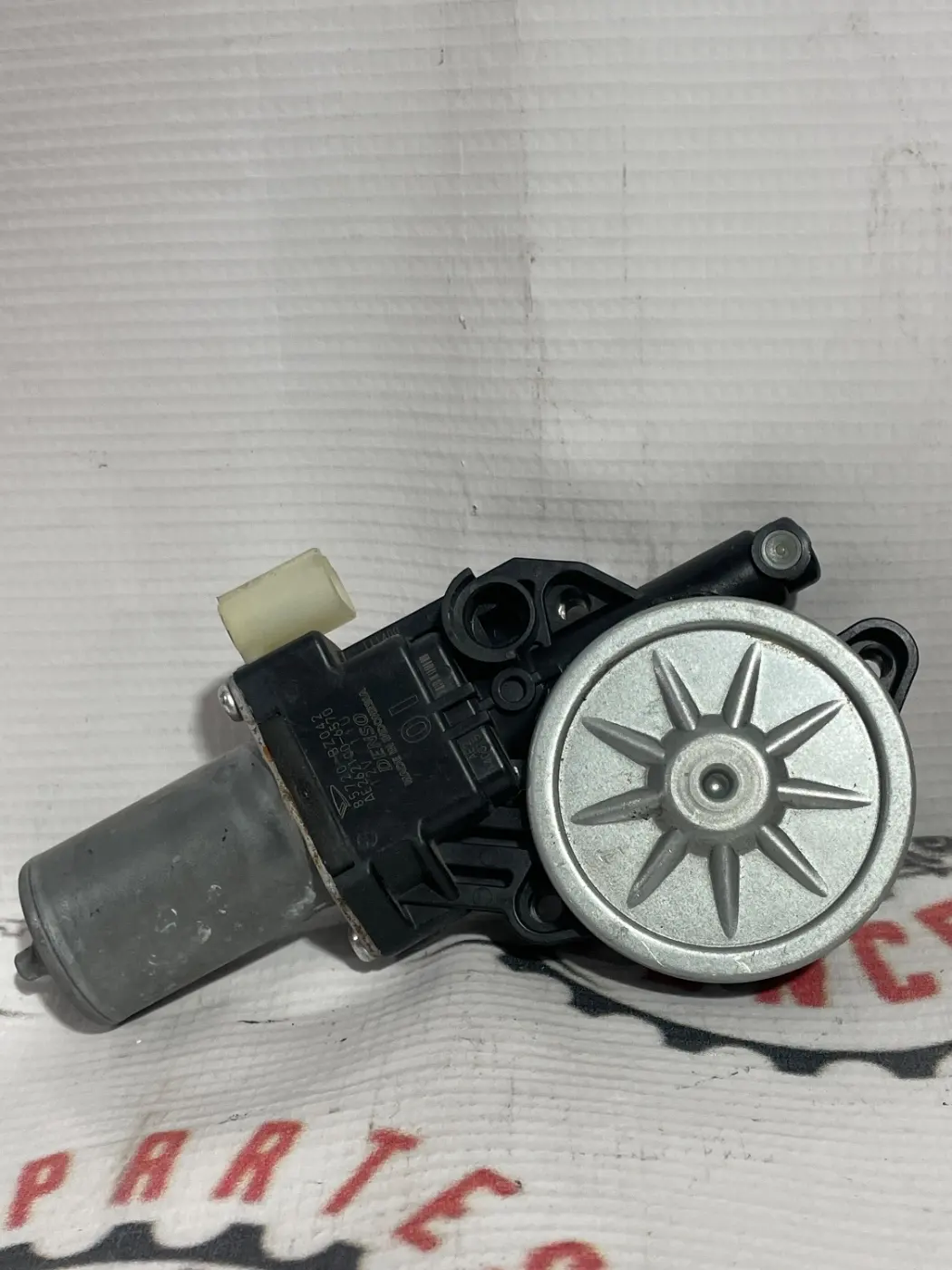 MOTOR DE VENTANA IZQUIERDO TOYOTA AVANZA 16-21. Fotografía 1