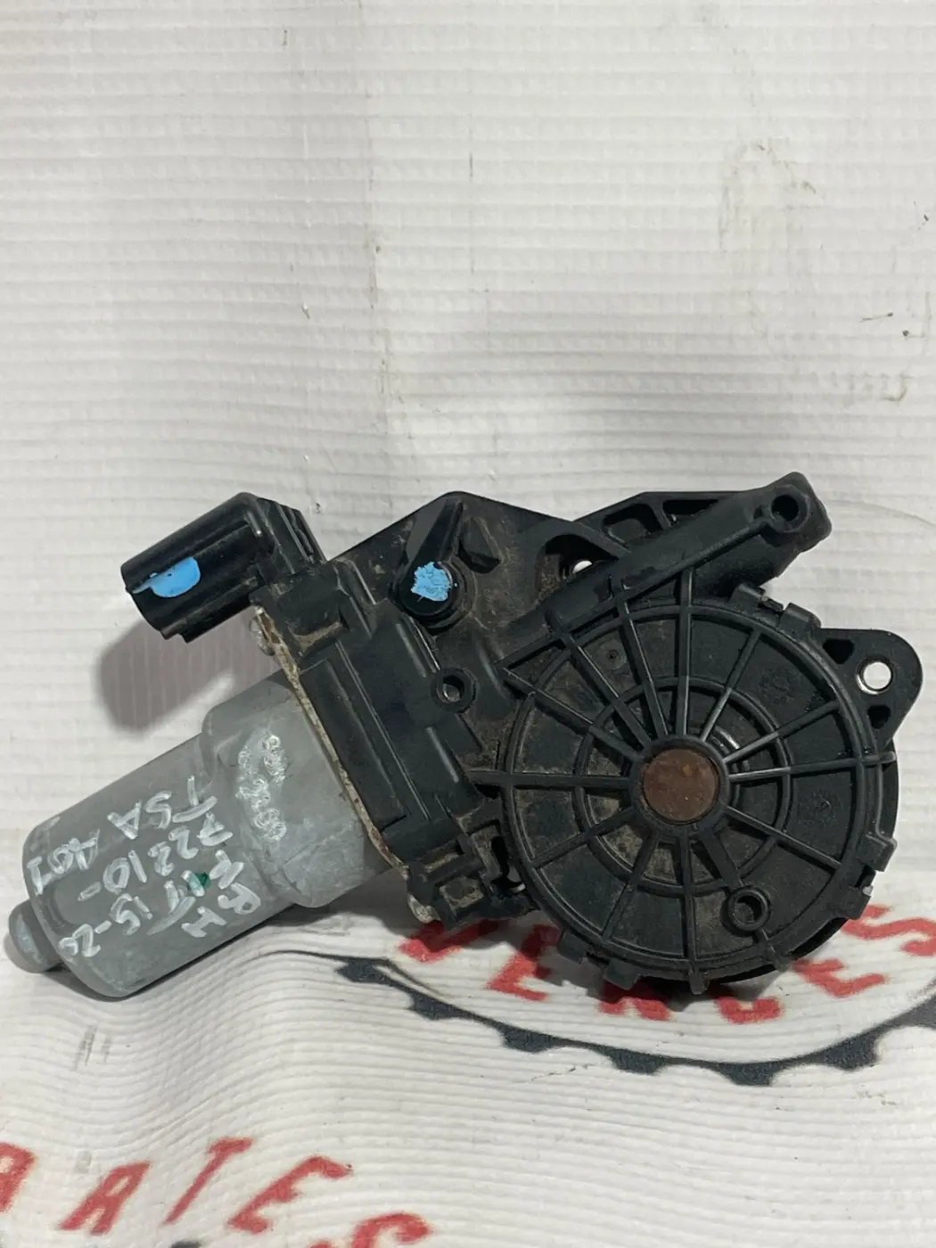 MOTOR DE VENTANA DERECHO HONDA FIT 15-20. Fotografía 1