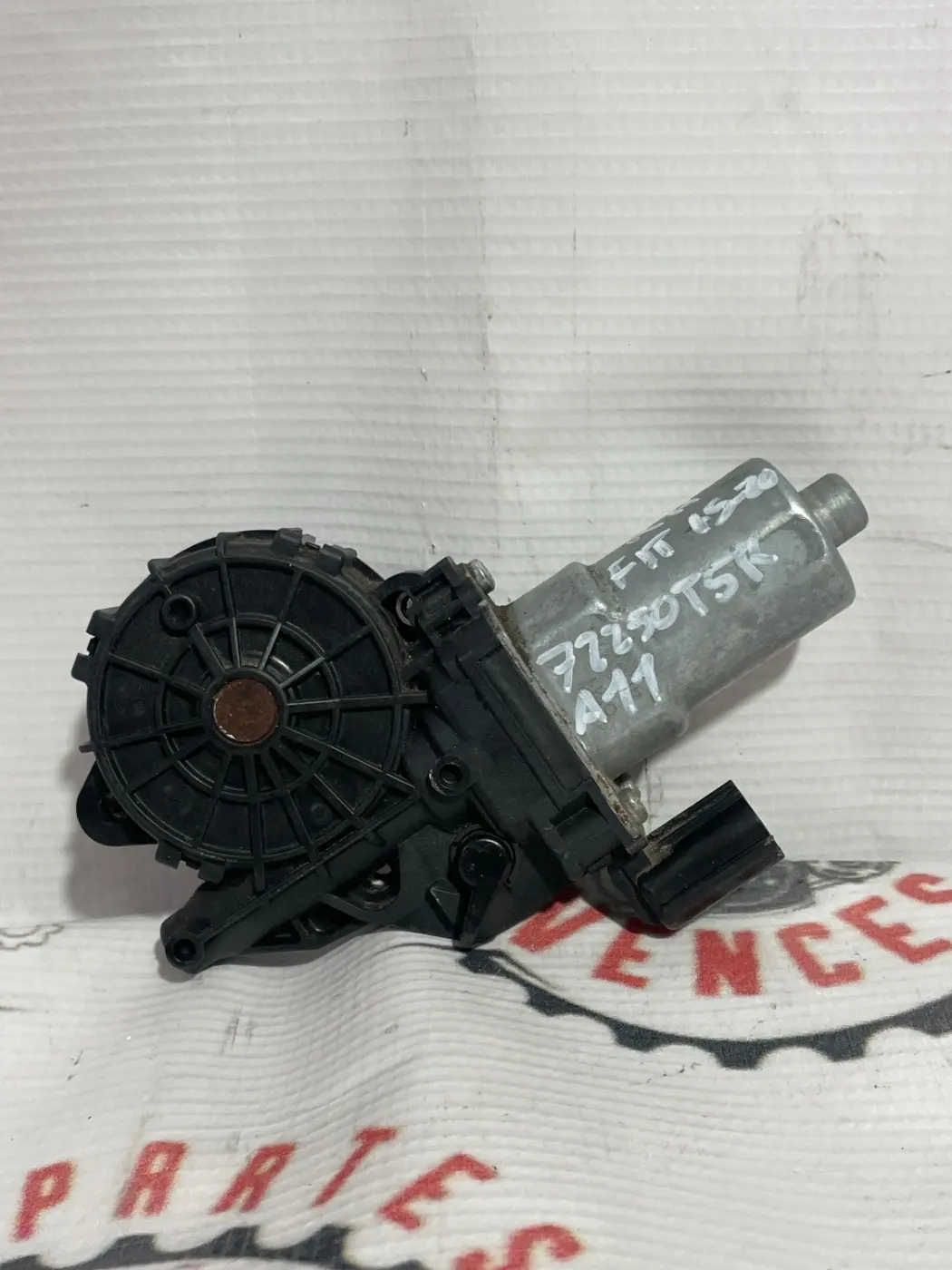MOTOR DE VENTANA DERECHO HONDA FIT 15-20. Fotografía 1