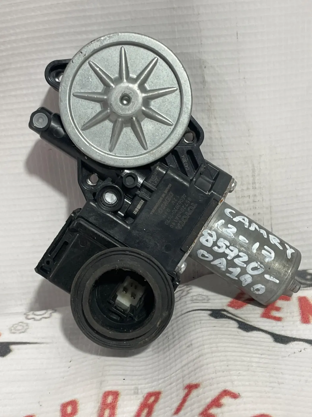 MOTOR DE VENTANA IZQUIERDO TOYOTA CAMRY 12-17. Fotografía 1