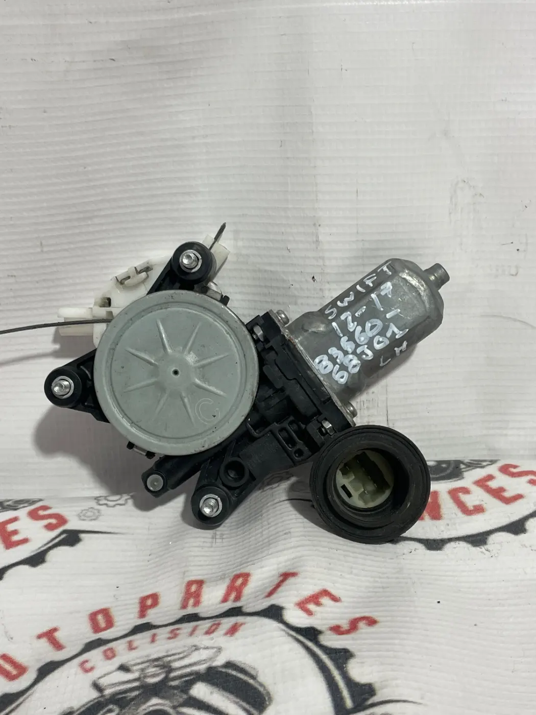 MOTOR DE VENTANA IZQUIERDO SUZUKI SWIFT 12-17. Fotografía 1