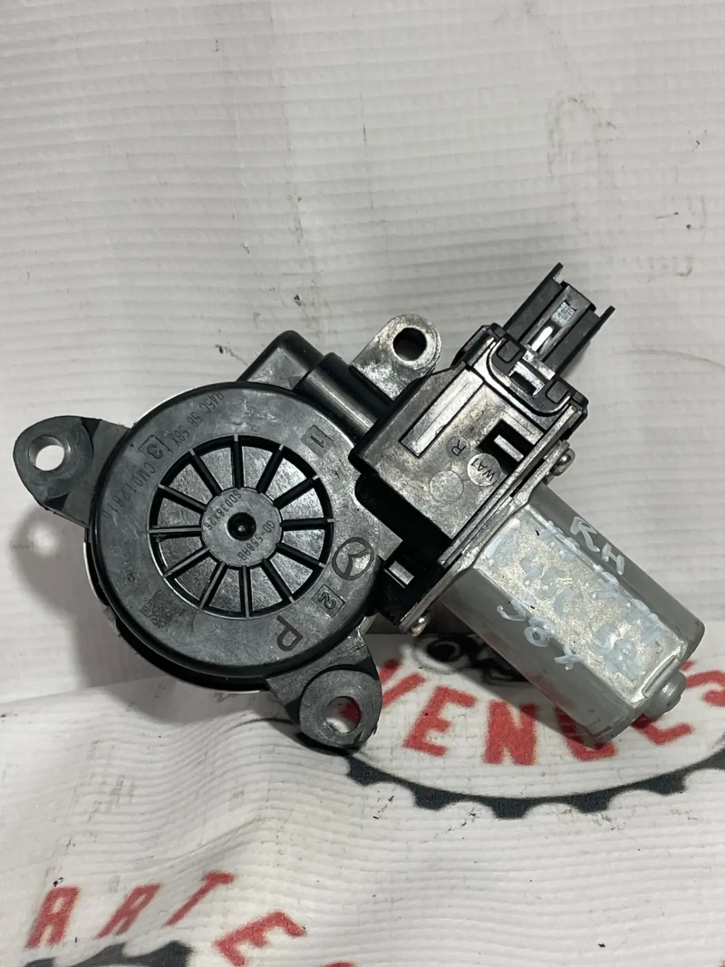 MOTOR DE VENTANA DERECHO MAZDA CX5 13-24. Fotografía 1