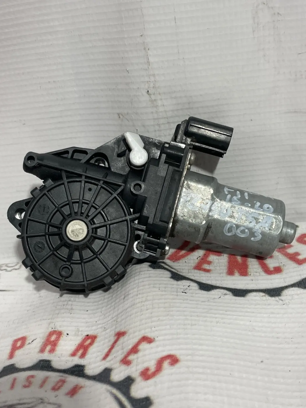 MOTOR DE VENTANA IZQUIERDO HONDA FIT 15-20. Fotografía 1