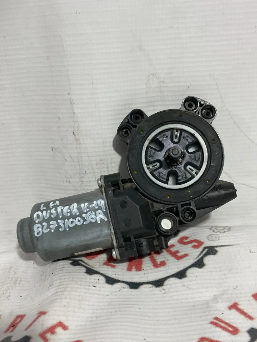 MOTOR DE VENTANA IZQUIERDO RENAULT DUSTER 11-19. Fotografía 1
