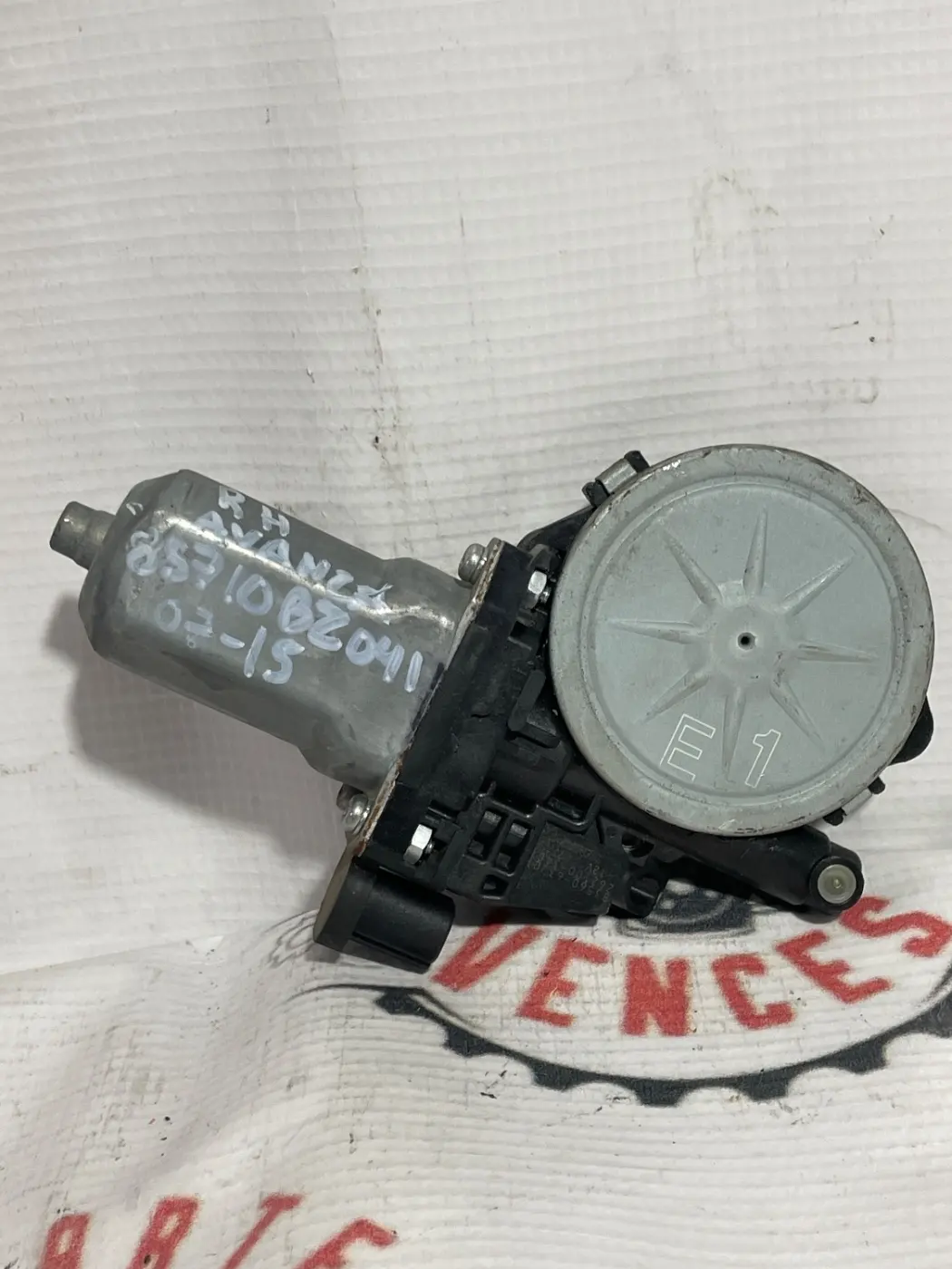 MOTOR DE VENTANA DERECHO TOYOTA AVANZA 07-13. Fotografía 1