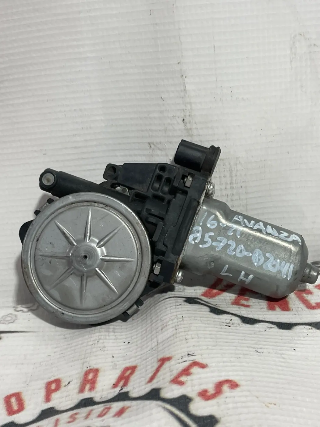 MOTOR DE VENTANA IZQUIERDO TOYOTA AVANZA 16-21. Fotografía 1
