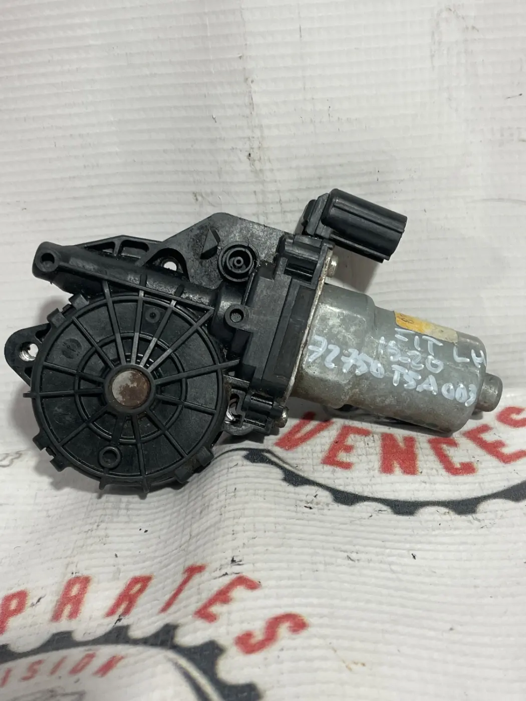 MOTOR DE VENTANA IZQUIERDO HONDA FIT 15-20. Fotografía 1