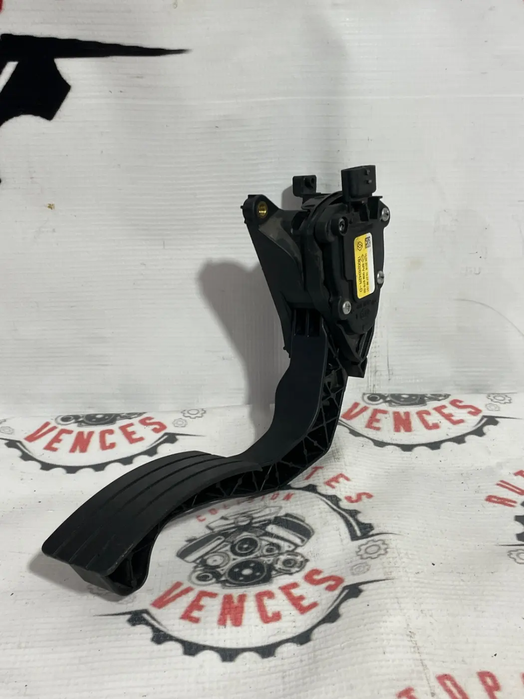 PEDAL ACELERADOR ELECTRONICO DELANTERO RENAULT SANDERO 15-20. Fotografía 1