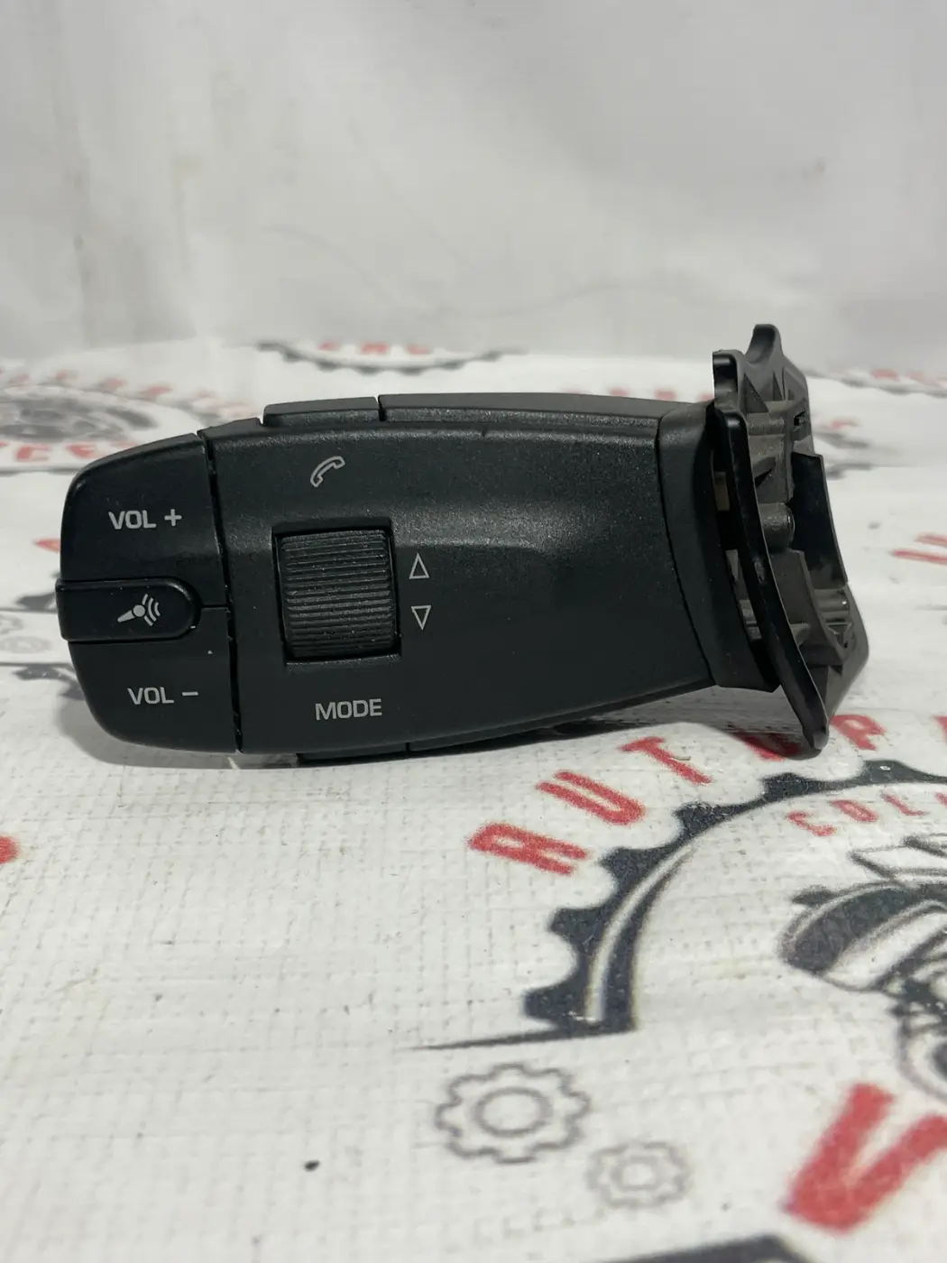 MANDO DE ESTEREO AL VOLANTE DELANTERO SEAT IBIZA 08-15. Fotografía 1