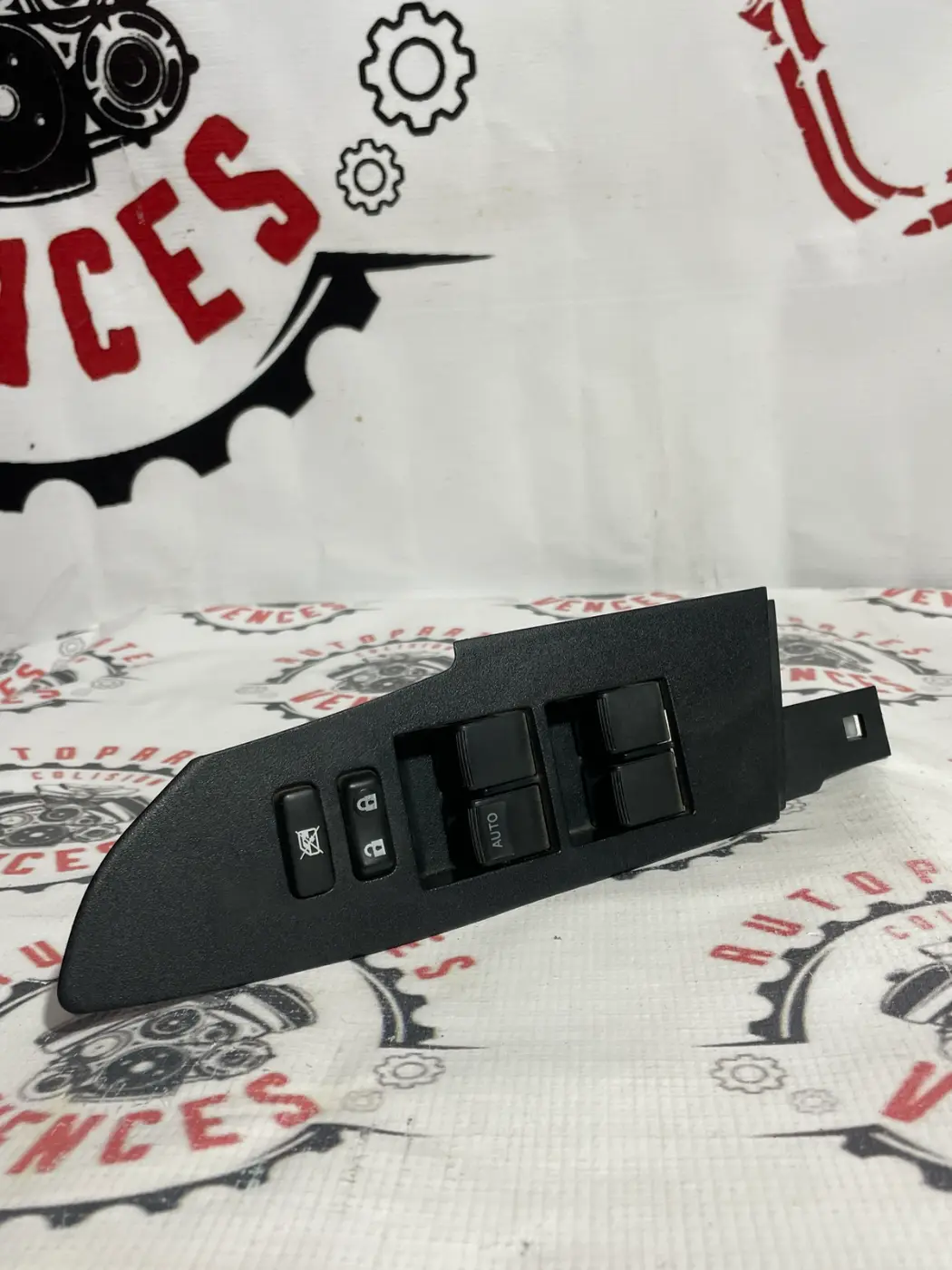 BOTON ELEVADOR DE VIDRIO DELANTERO IZQUIERDO TOYOTA COROLLA 14-19. Fotografía 1