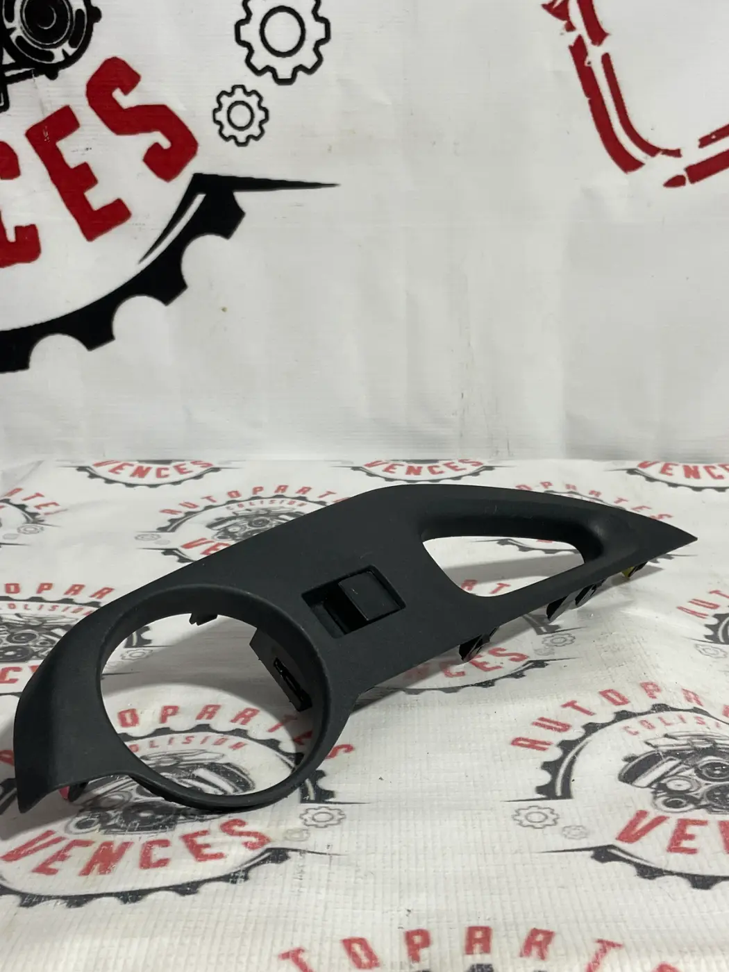 BOTON ELEVADOR DE VIDRIO TRASERO IZQUIERDO TOYOTA COROLLA CROSS 22-26. Fotografía 1