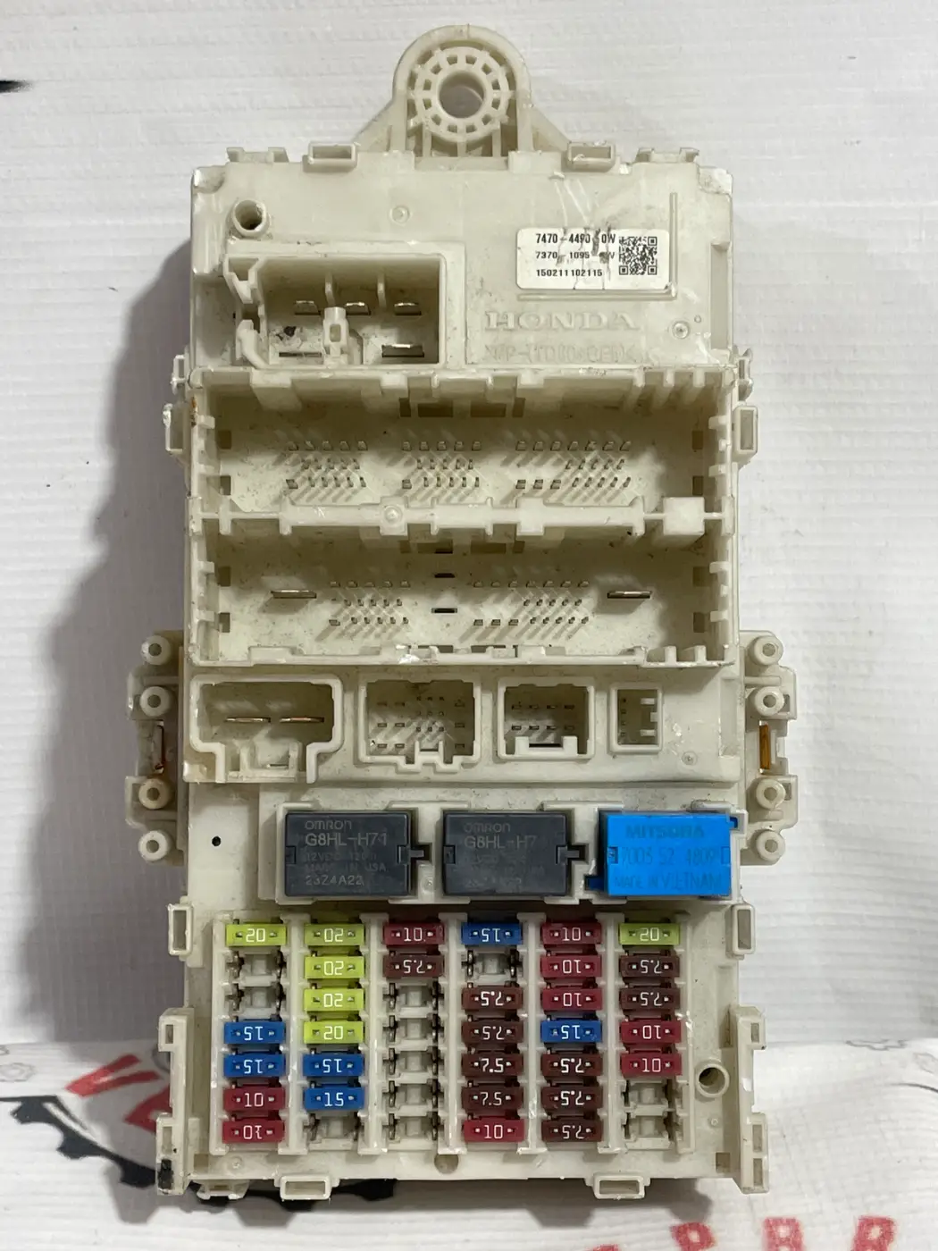 MODULO DE CONTROL DE CARROCERIA (BCM) DELANTERO HONDA FIT 15-20. Fotografía 1