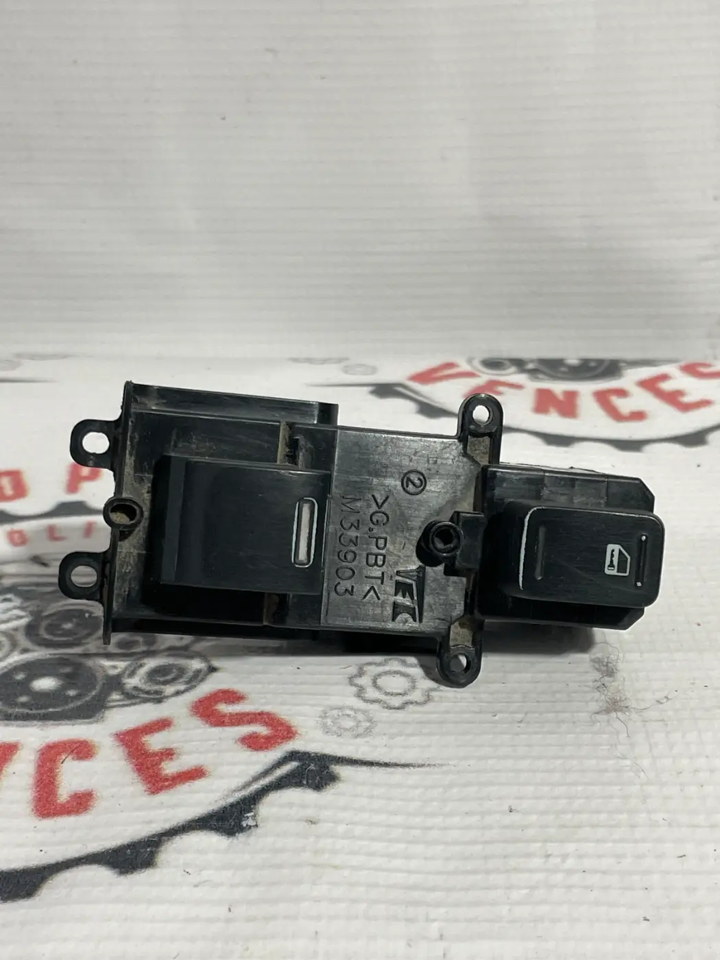 BOTON ELEVADOR DE VIDRIO DELANTERO DERECHO HONDA CRV 07-11. Fotografía 1