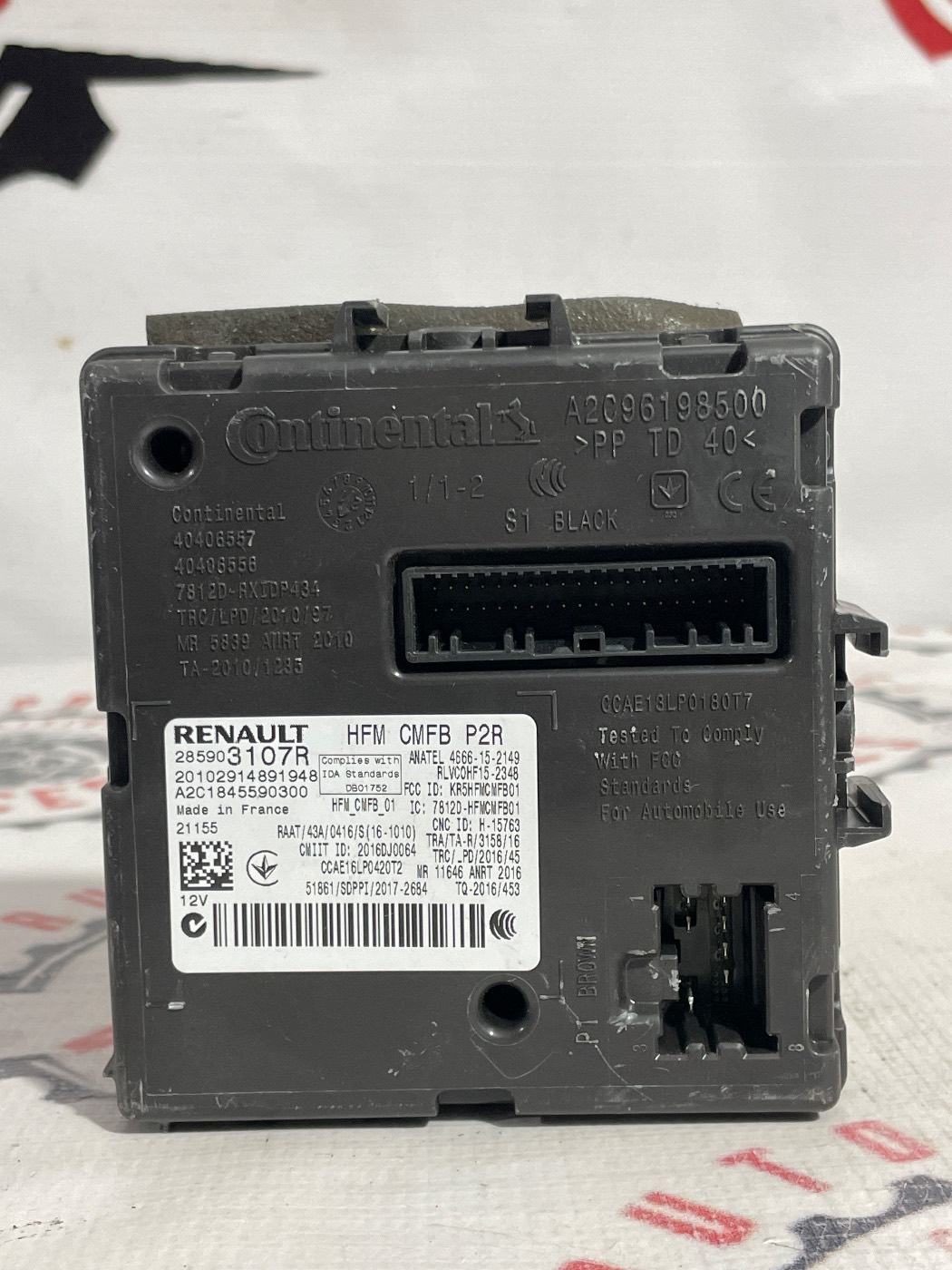 MODULO HFM LLAVE INTELIGENTE/KEYLESS CENTRAL RENAULT DUSTER 17-24. Fotografía 1