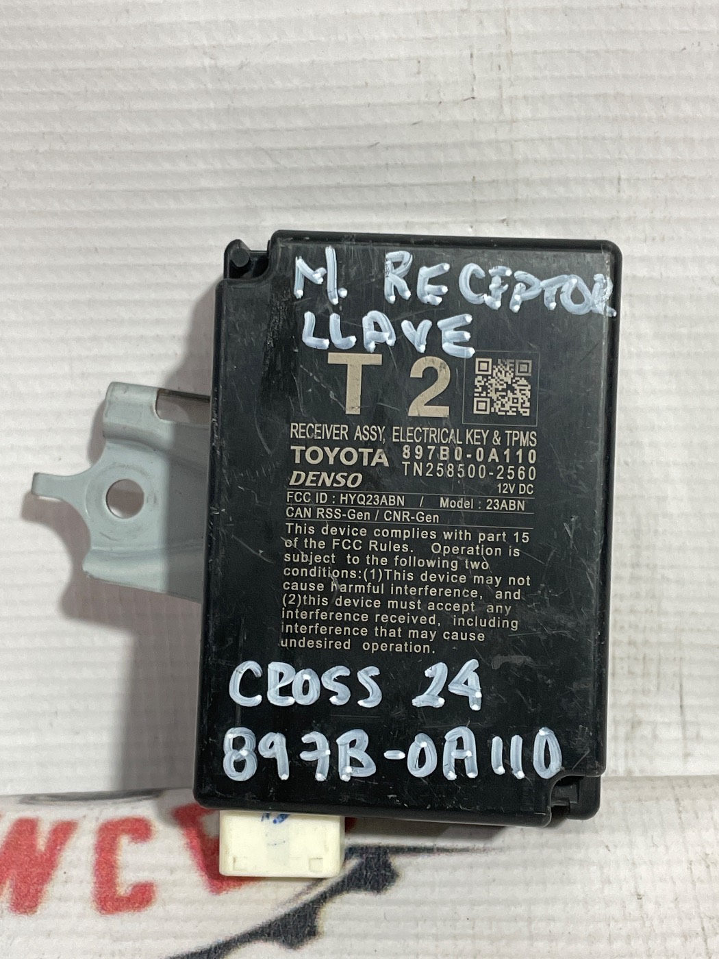 MODULO RECEPTOR DE LLAVE INTELIGENTE Y TPMS CENTRAL TOYOTA COROLLA CROSS 24-26. Fotografía 1