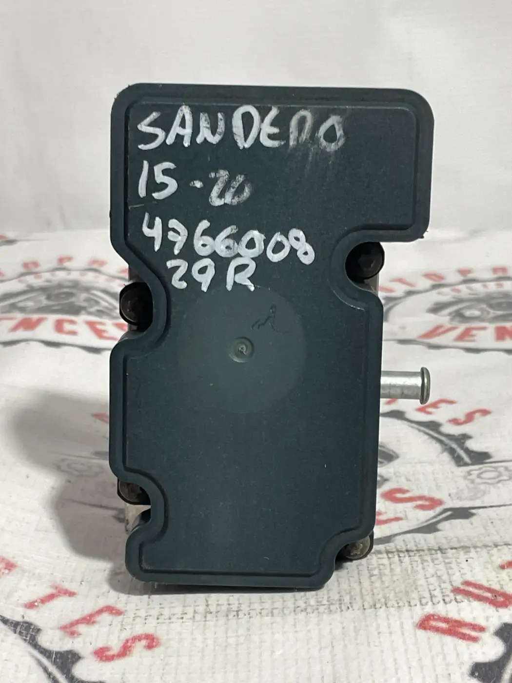 MODULO ABS DELANTERO RENAULT SANDERO 15-20. Fotografía 1