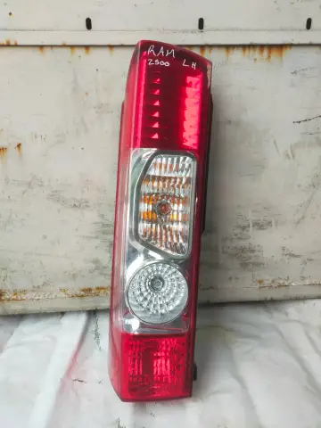 CALAVERA IZQUIERDO RAM 2500 PROMASTER 14-16 usada original