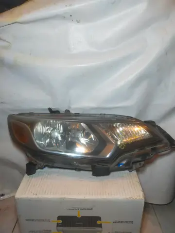 FARO DERECHO HONDA FIT 15-17 usada original