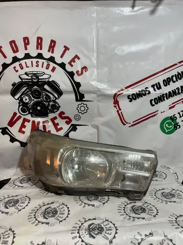 FARO DERECHO TOYOTA HILUX 16-23 usada original