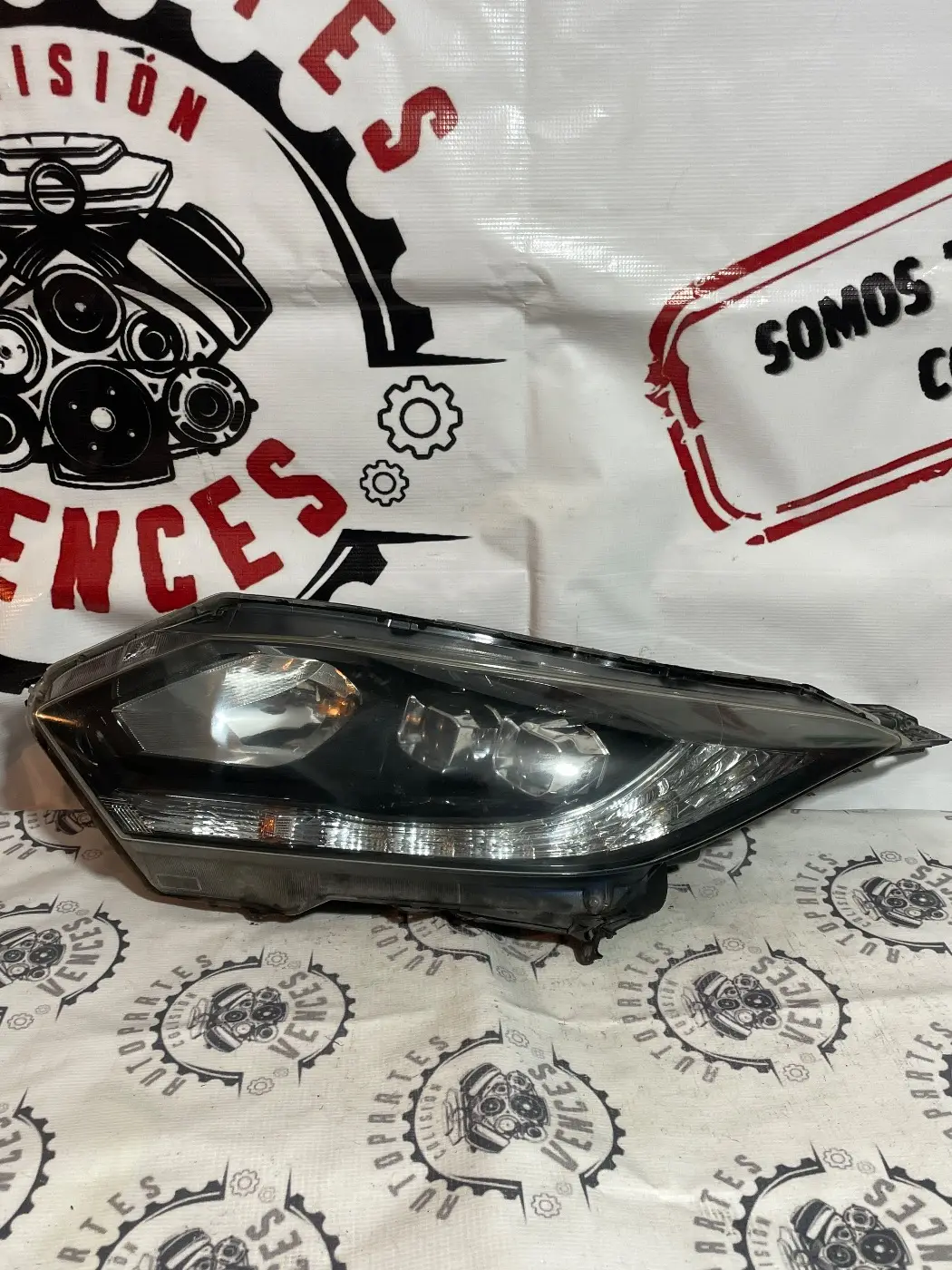 FARO IZQUIERDO HONDA HRV 18-20. Fotografía 1