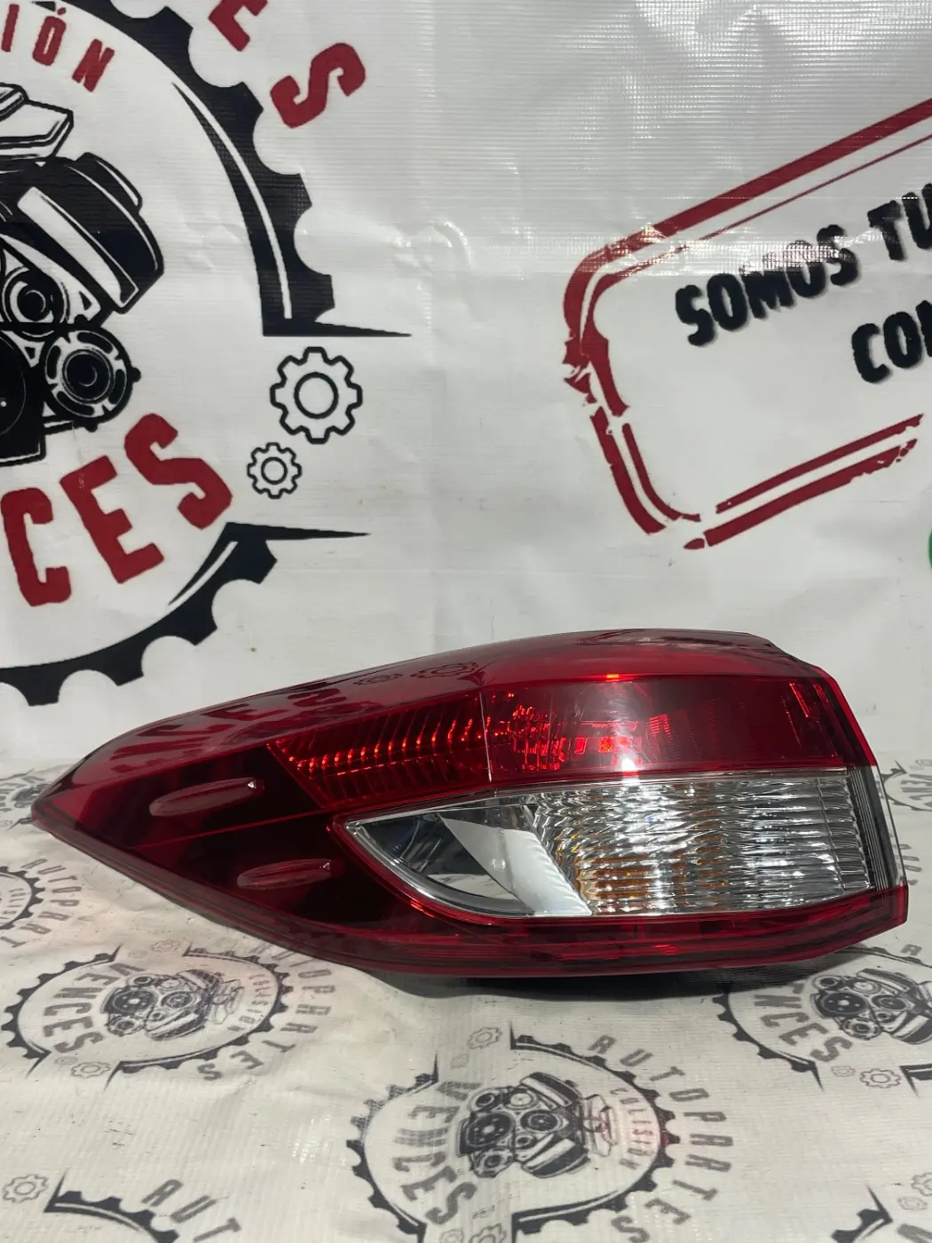 CALAVERA IZQUIERDO TOYOTA YARIS 18-20. Fotografía 1
