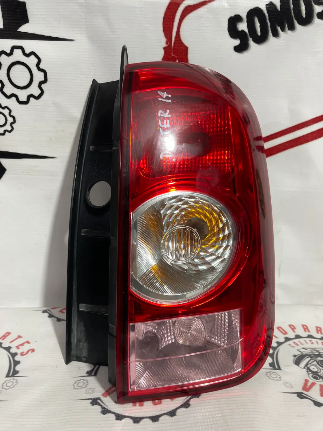 CALAVERA DERECHO RENAULT DUSTER 13-16. Fotografía 1