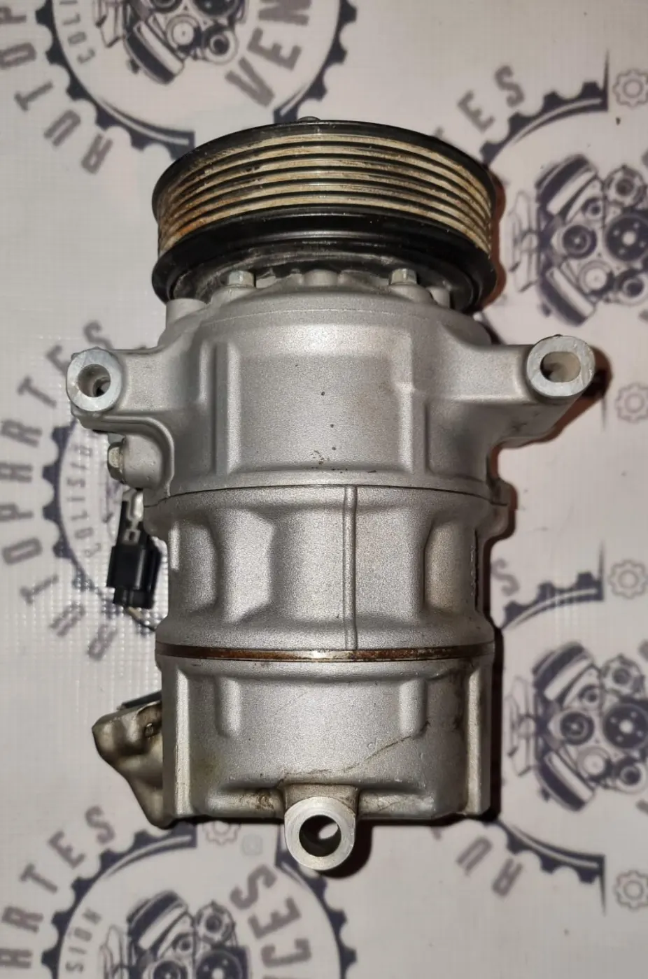 COMPRESOR DE A/C DELANTERO NISSAN SENTRA 13-19. Fotografía 1
