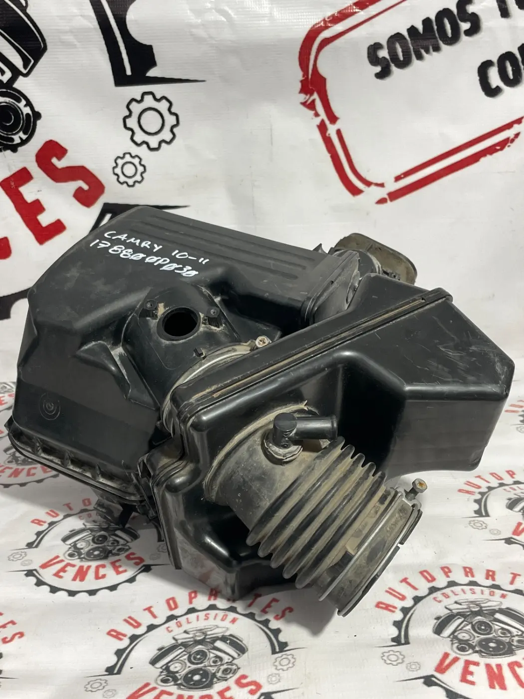CAJA PORTA FILTRO DE AIRE DELANTERO TOYOTA CAMRY 10-11. Fotografía 1