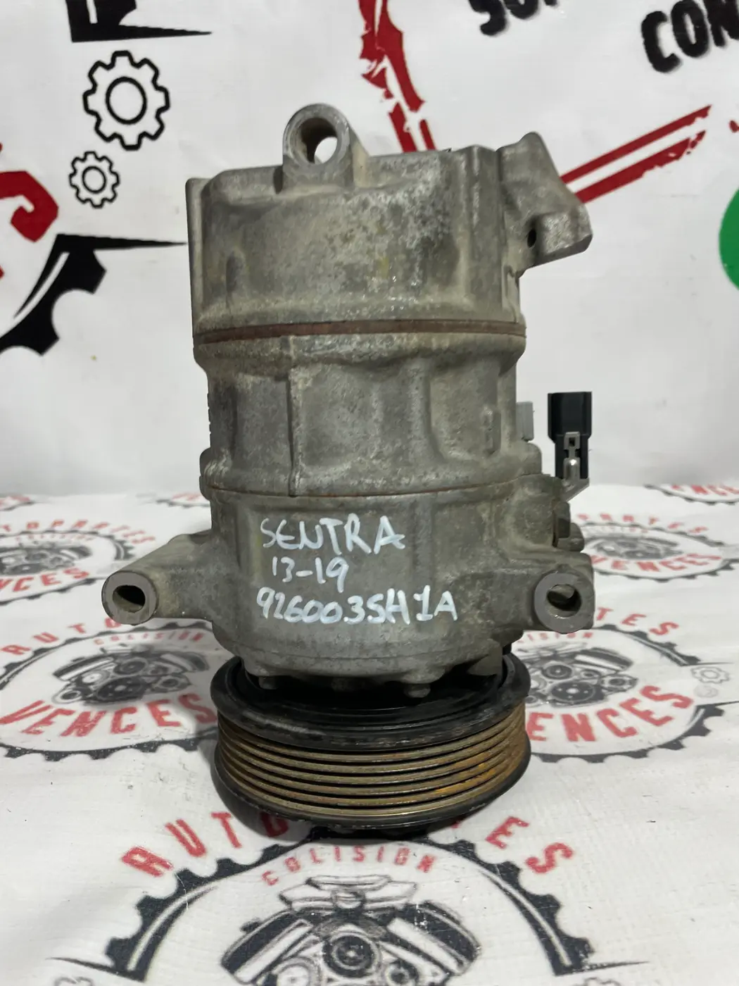 COMPRESOR DE A/C DELANTERO NISSAN SENTRA 13-19. Fotografía 1