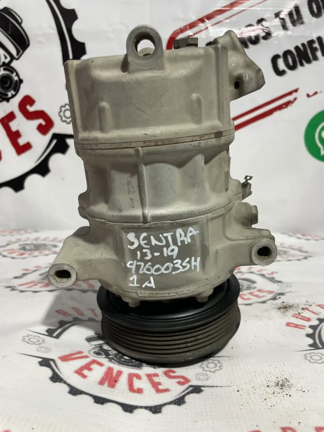 COMPRESOR DE A/C DELANTERO NISSAN SENTRA 13-19. Fotografía 1
