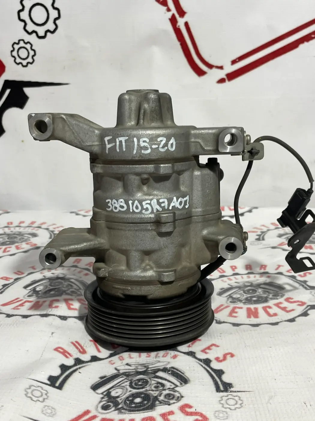 COMPRESOR DE A/C DELANTERO HONDA FIT 15-20. Fotografía 1