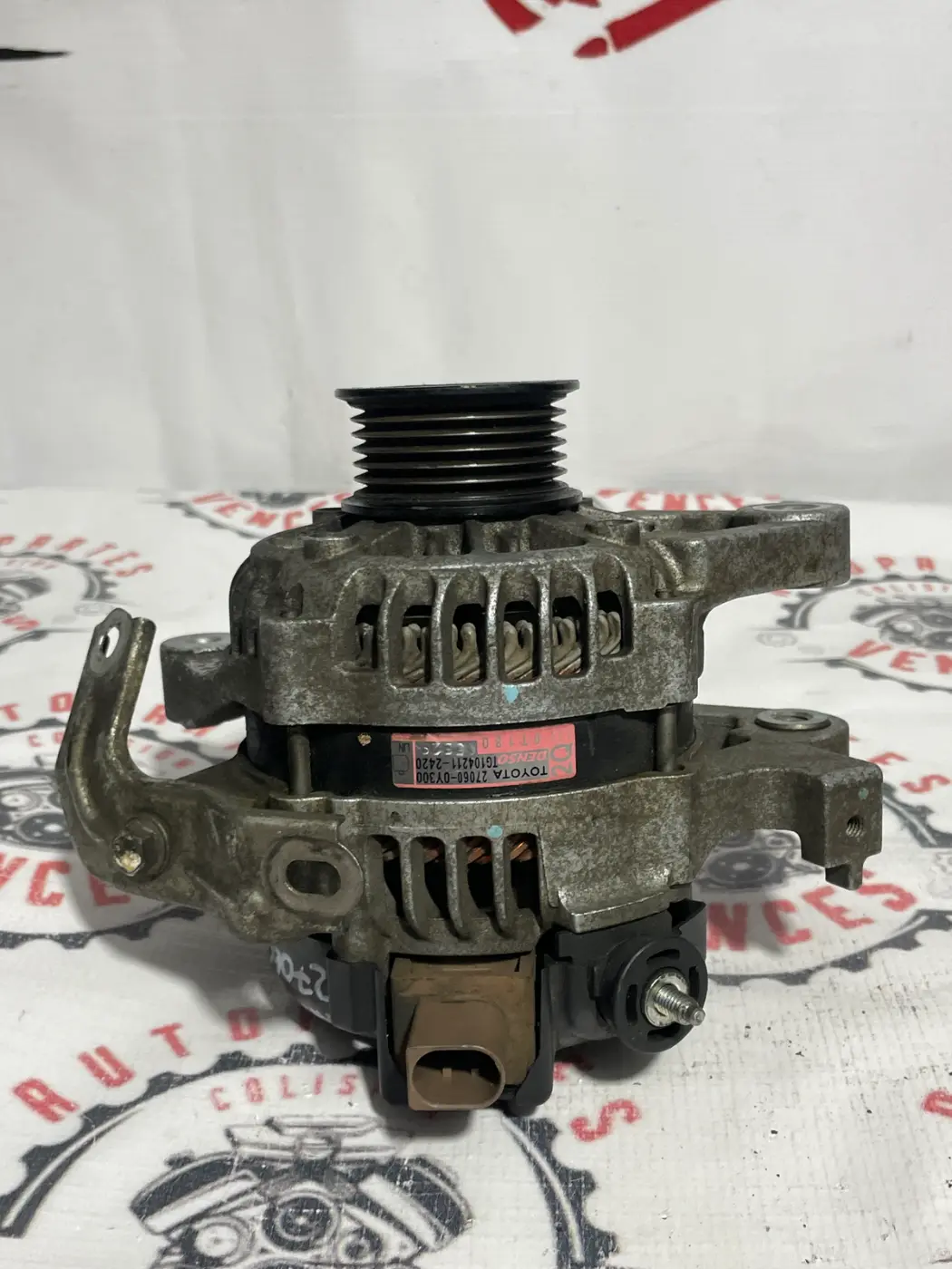 ALTERNADOR DELANTERO TOYOTA YARIS 17-22. Fotografía 1