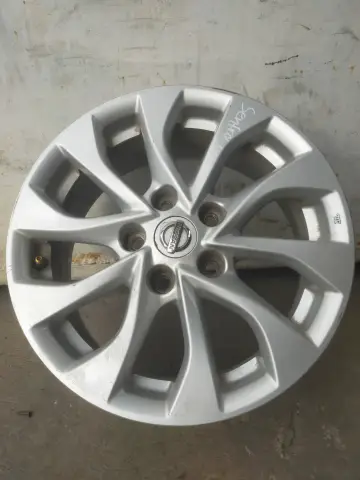RIN NISSAN SENTRA 17-19 usada original