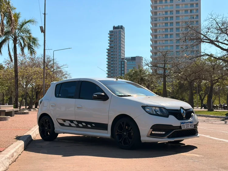 2017 RENAULT SANDERO