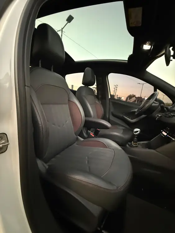 2017 Peugeot 208 - Foto 5