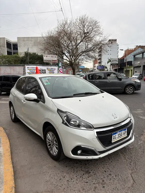 2018 Peugeot 208 - Foto 2