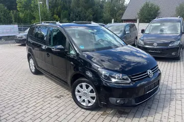 Volkswagen Touran LIFE 2013 | Ojety vuz | AutoBukacek - fotografie 1
