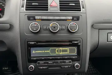 Volkswagen Touran 2,0TDI 103kW Life 5míst ZÁRUKA | Ojety... - fotografie 7