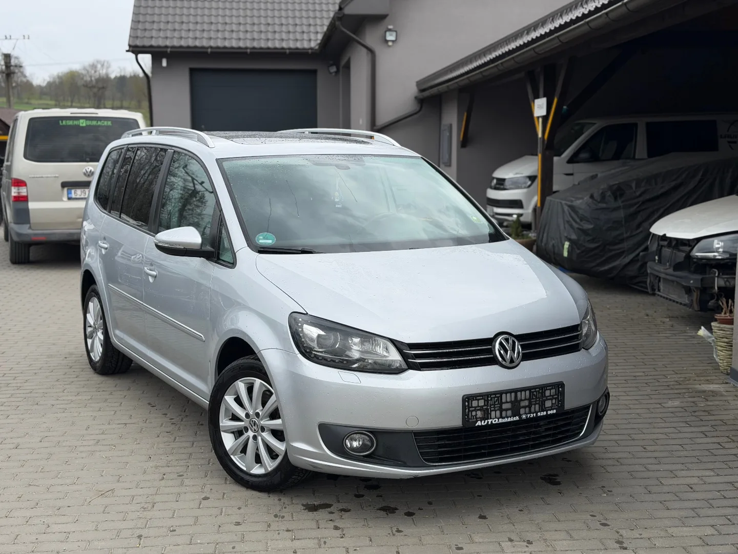 Volkswagen Touran 2,0TDI 103kW DSG Highline 5míst - AutoBukáček