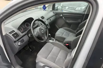 Volkswagen Touran 2,0TDI 103kW DSG Highline 5míst | Ojety... - fotografie 4